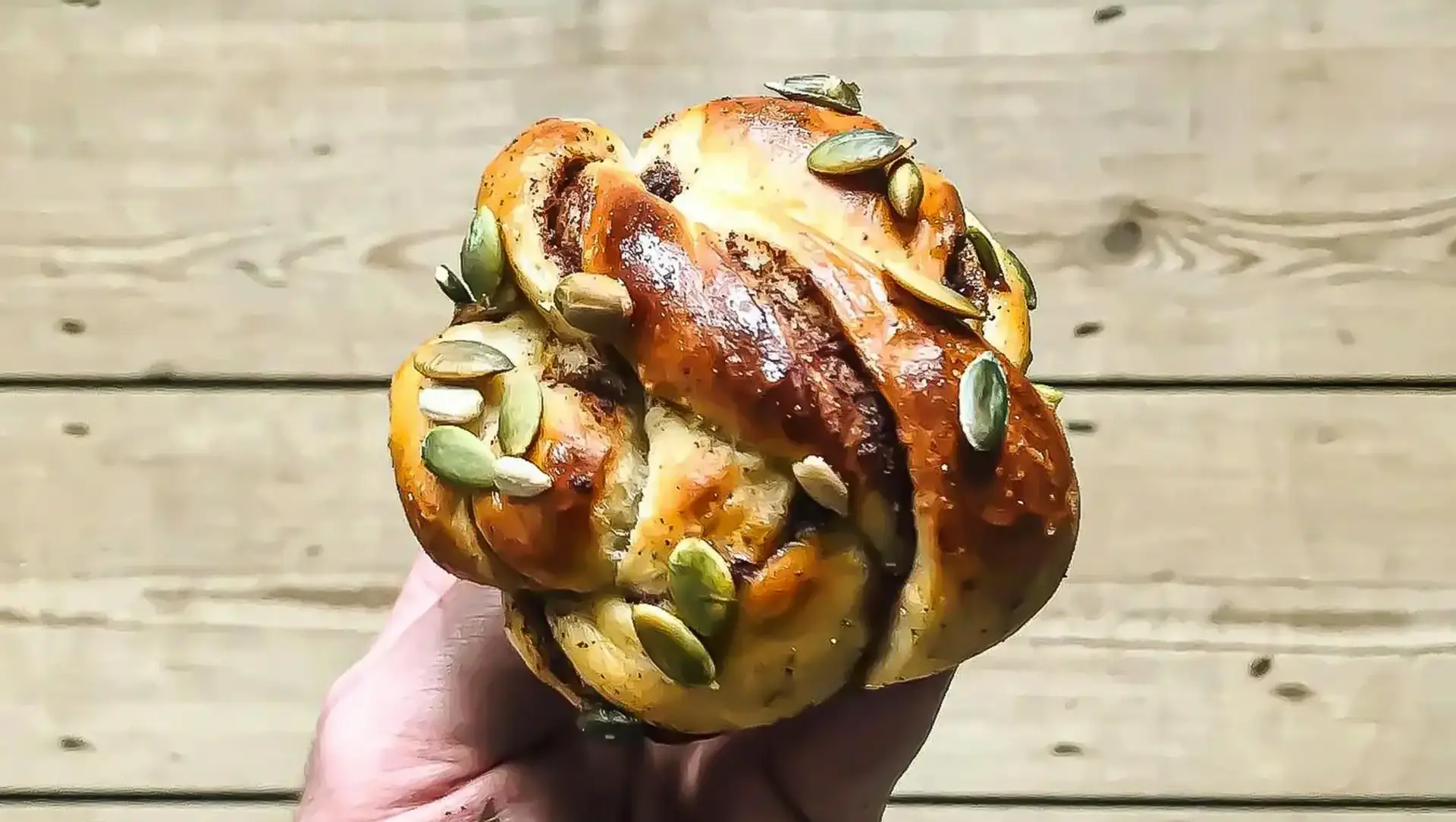 Domači kruh z bučnimi semeni